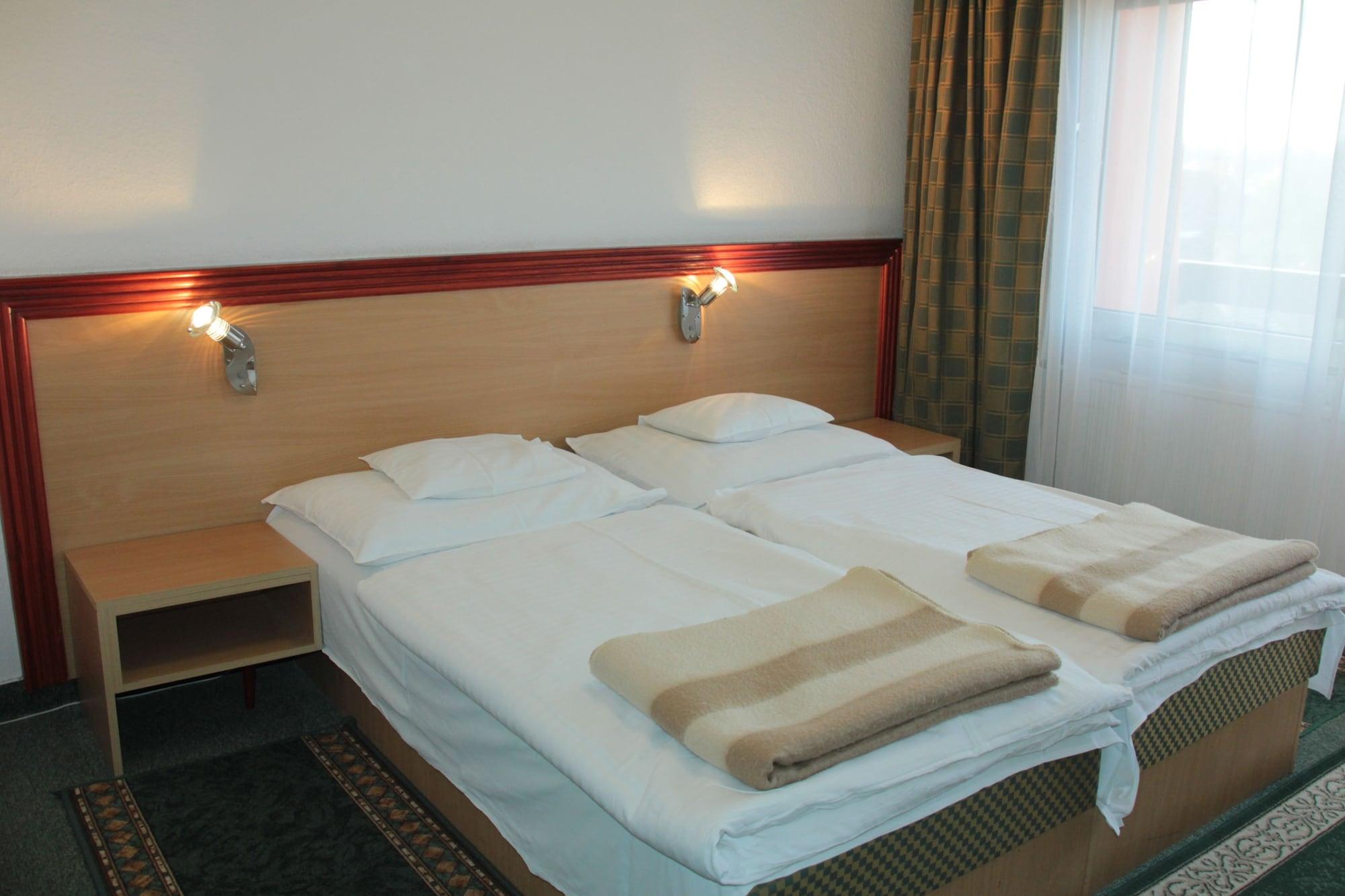 Tisza Sport Hotel Szeged Exterior foto