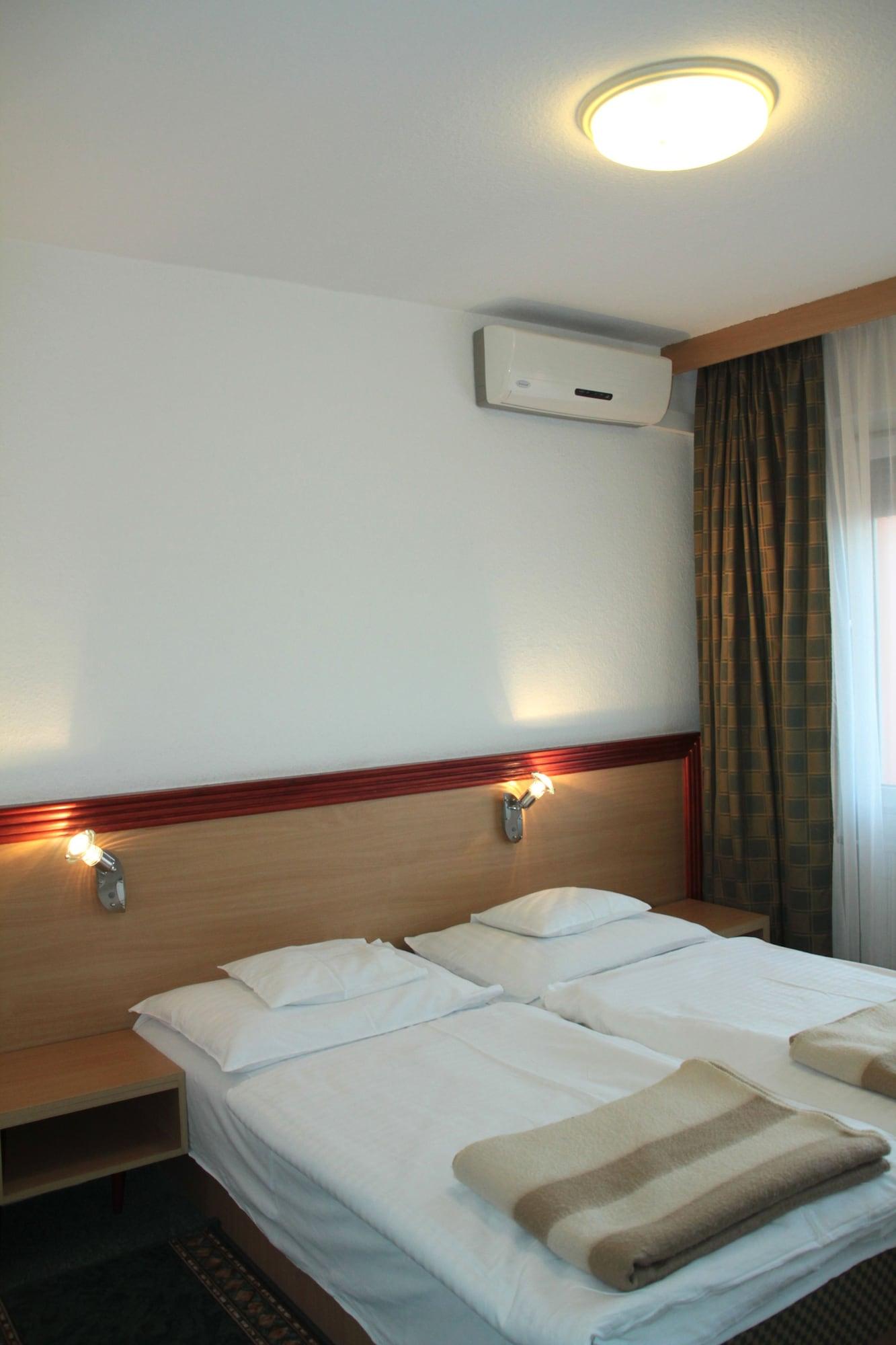 Tisza Sport Hotel Szeged Exterior foto