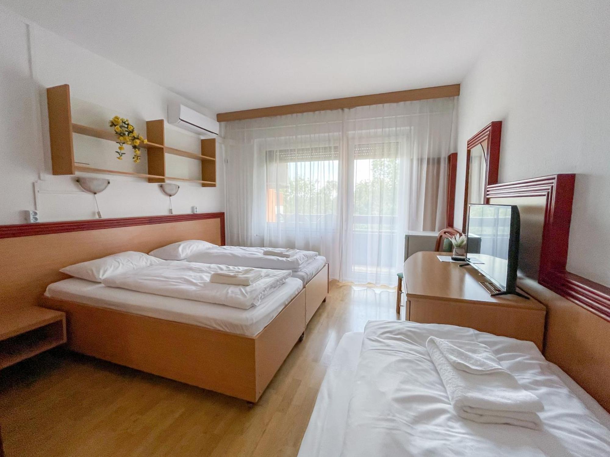 Tisza Sport Hotel Szeged Exterior foto